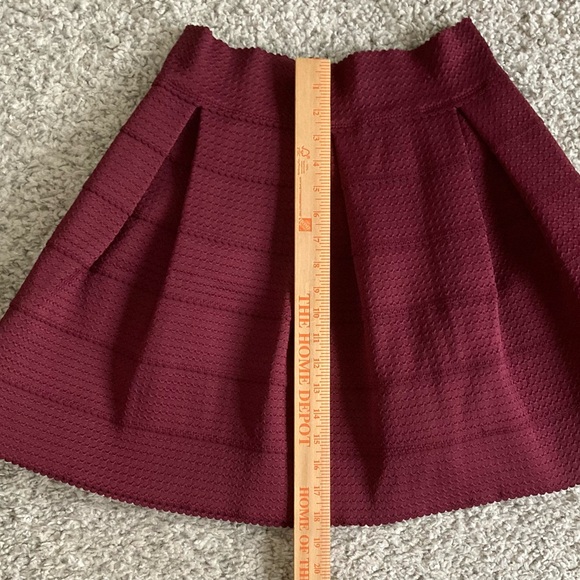 Aeropostale Elegant Burgundy Pleated Skirt size:L - Picture 4 of 7
